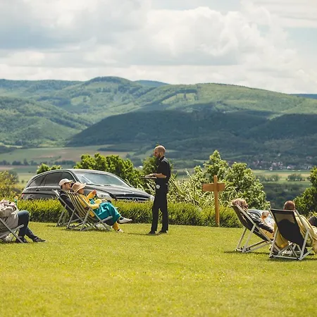 Natura Hill - Butik Szobak Es Etterem Vendégház *